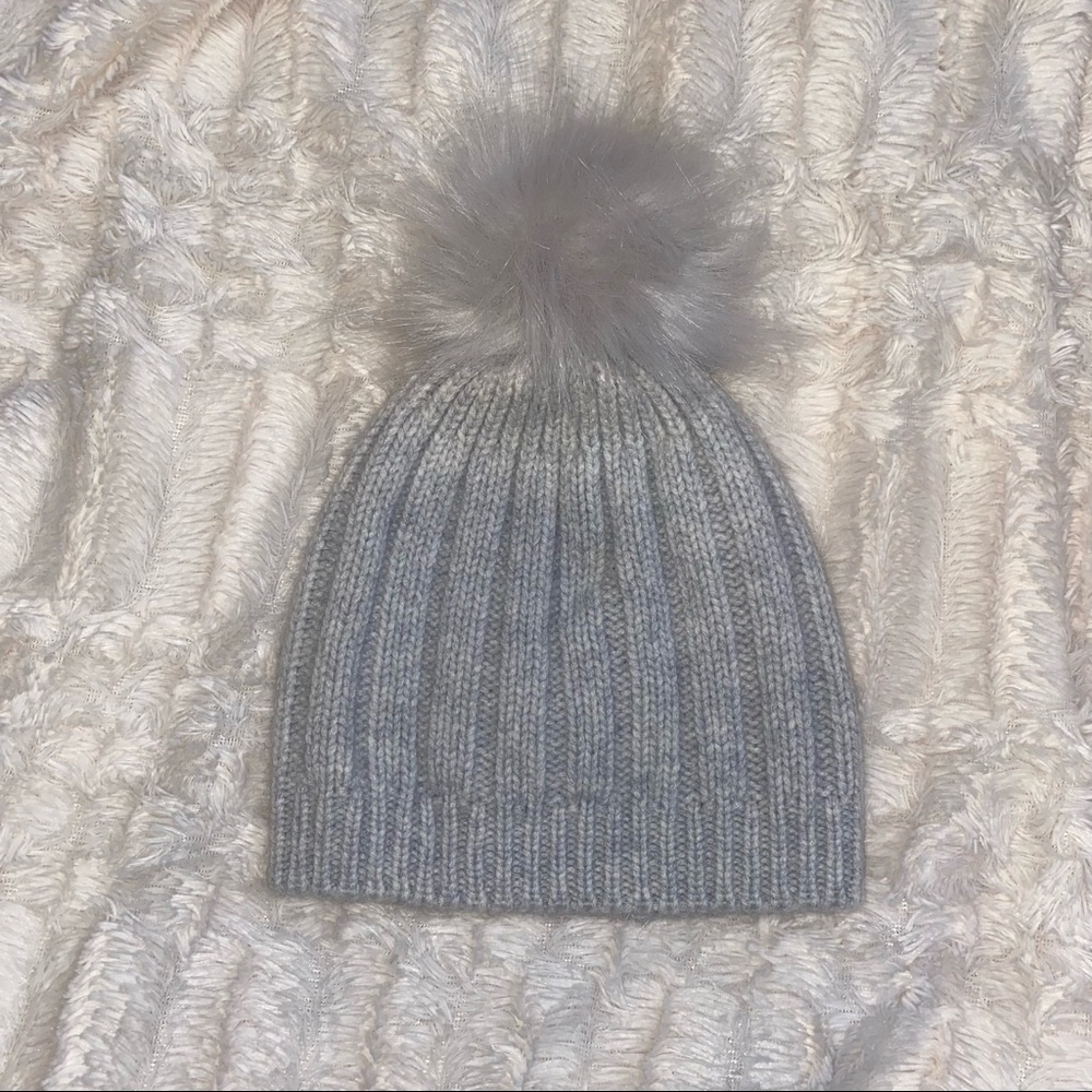 NWT Aritzia pom beanie